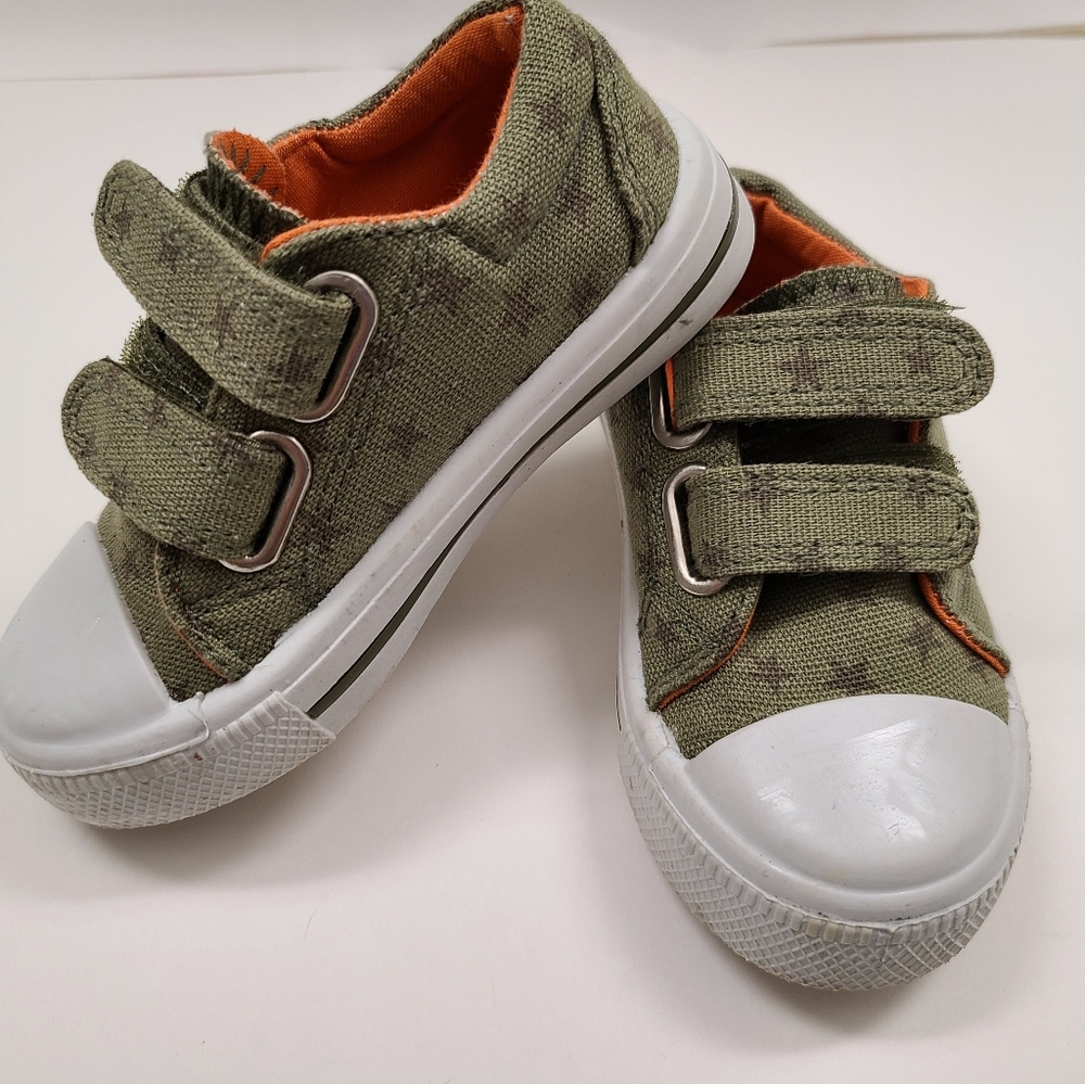 Toddler shoes size 4